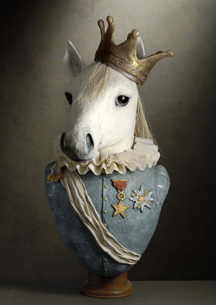 cheval couronn&eacute;